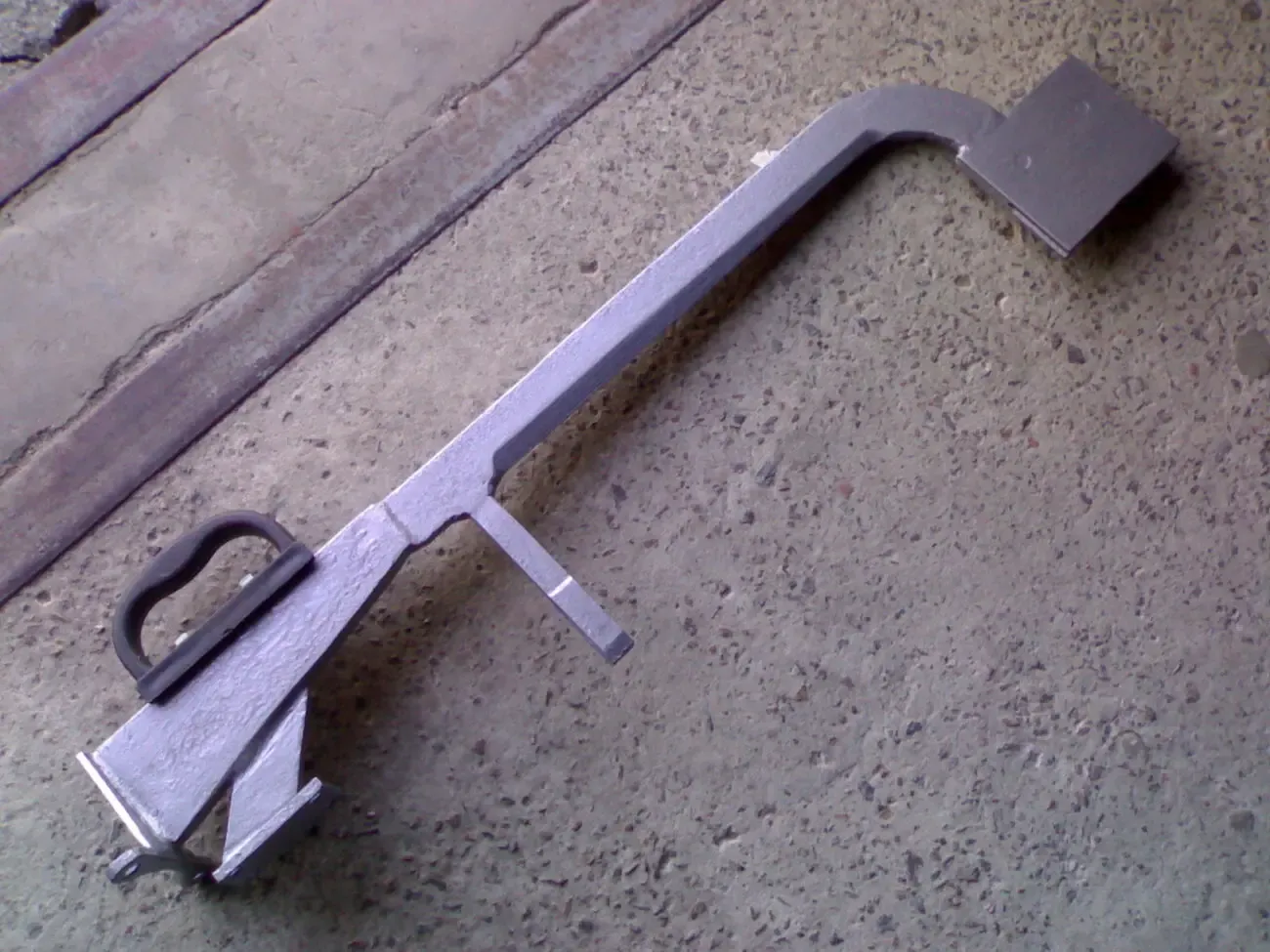 Колінвал на пилку для розпилювання туш ФРП з одним шатуном. 8