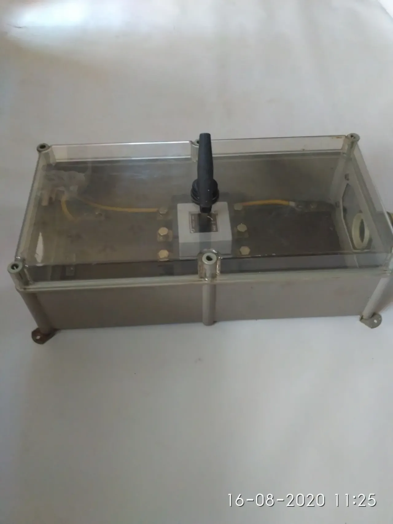 Ящик с 4-полюсным выключателем нагрузки 250А 660V и клеммой PE 4