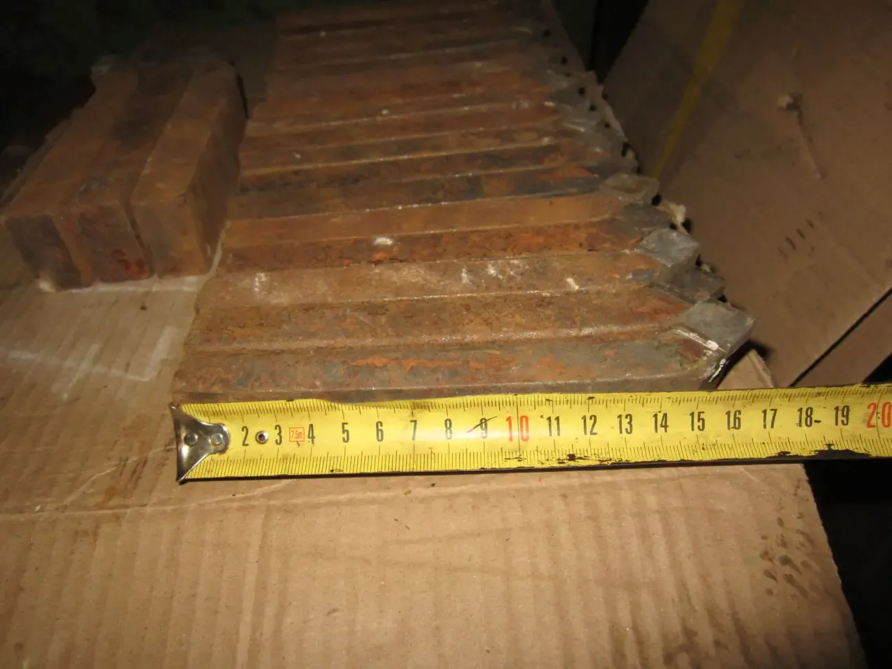 Резец токарного станка 10