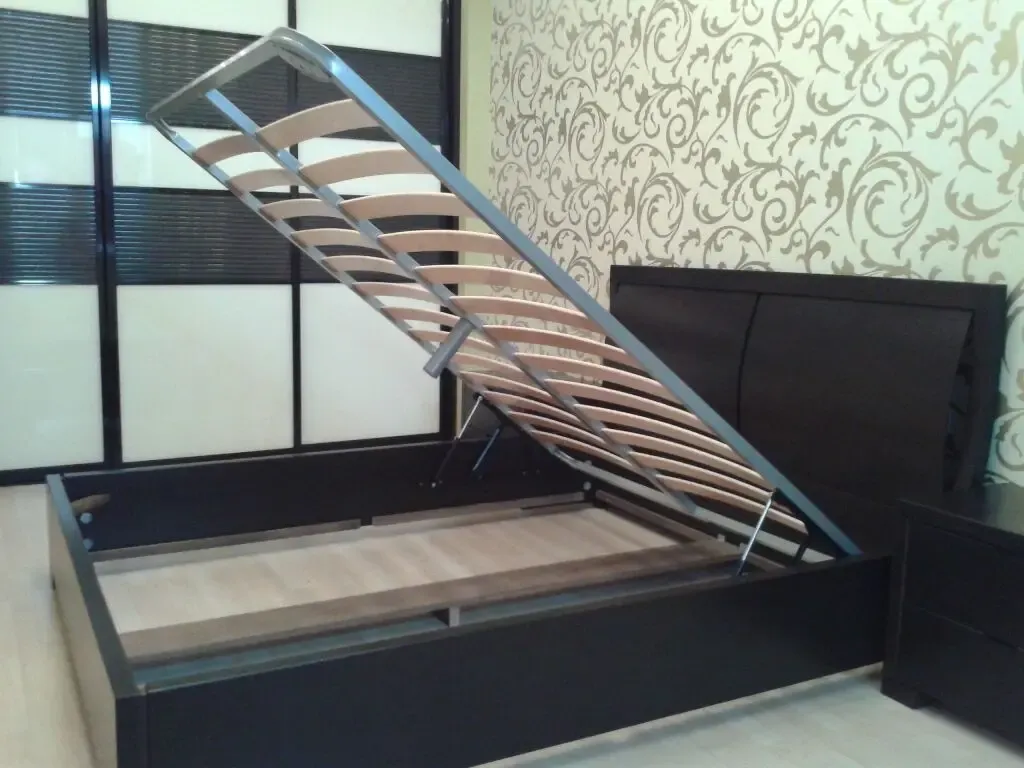 Кровать из массива дерева 8