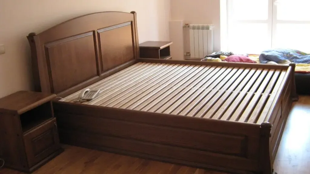 Кровать из массива дерева 5