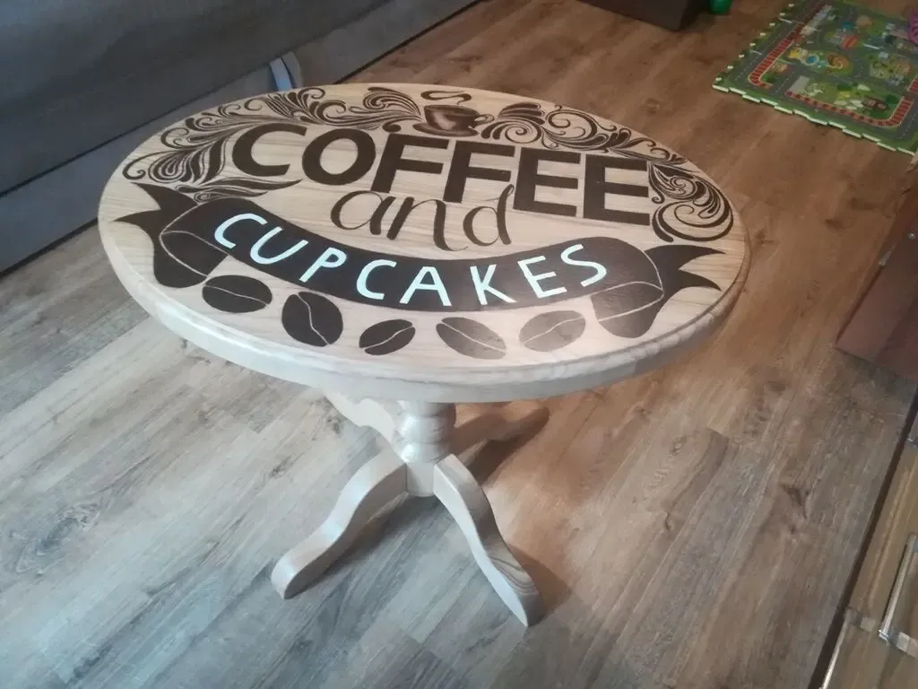 Авторский кофейный столик из массива ясеня