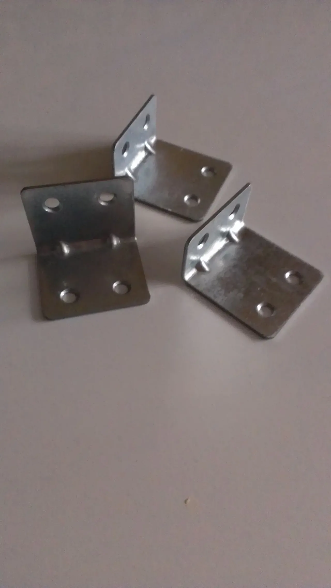 Кутник посилений нерівносторонній з двома ребрами жорсткості КП-32 4