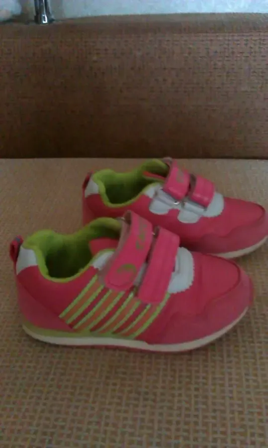 Детские кроссовки на девочку
