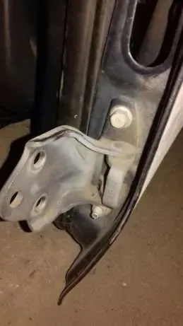 Петля двери паджеро спорт Pajero Sport