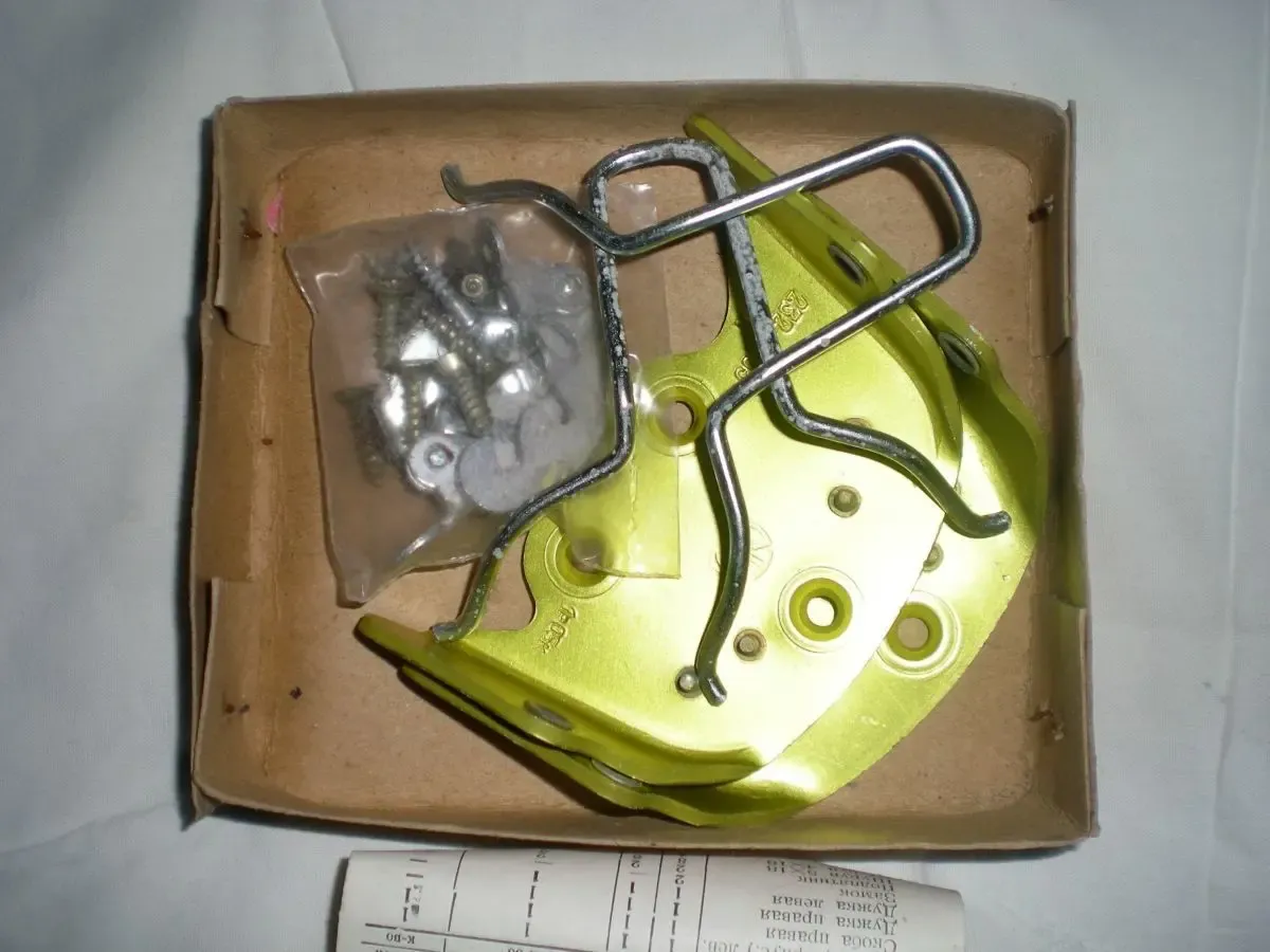 Крепления лыжные жёсткие под ботинки на четыре шипа советские 2