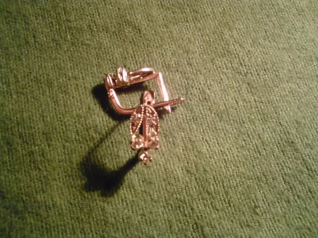 Продам золотое кольцо ,серьги с бриллиантами 8