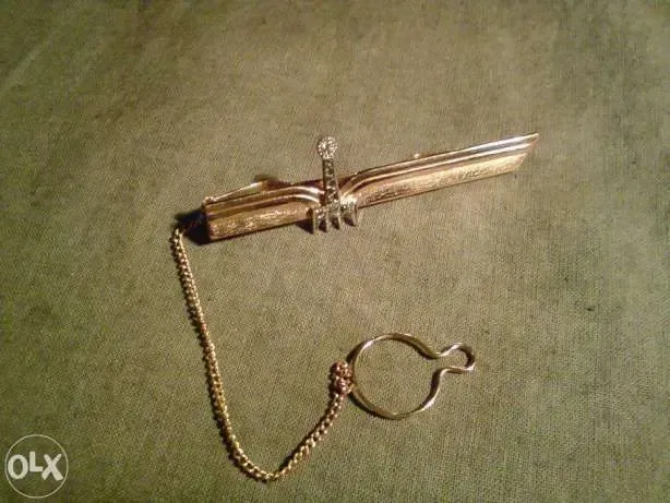 продам заколку ,брошь золотые,запонки с бриллиантом