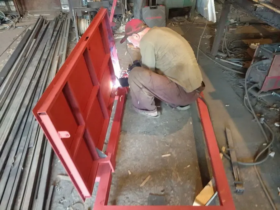 Напольные люки под заказ. 