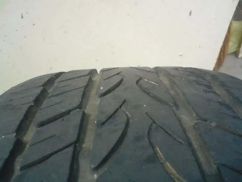 продам резину 215Х45 R17 лето 4 шт YOKOHAMA 4