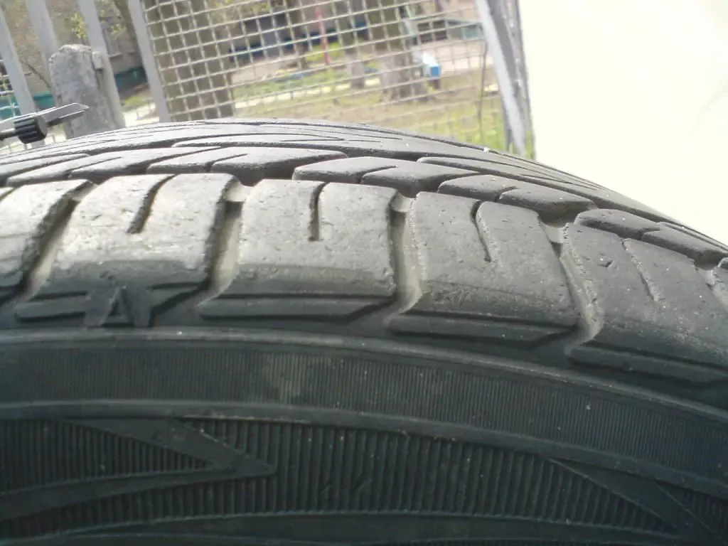 продам резину 215Х45 R17 лето 4 шт YOKOHAMA 5