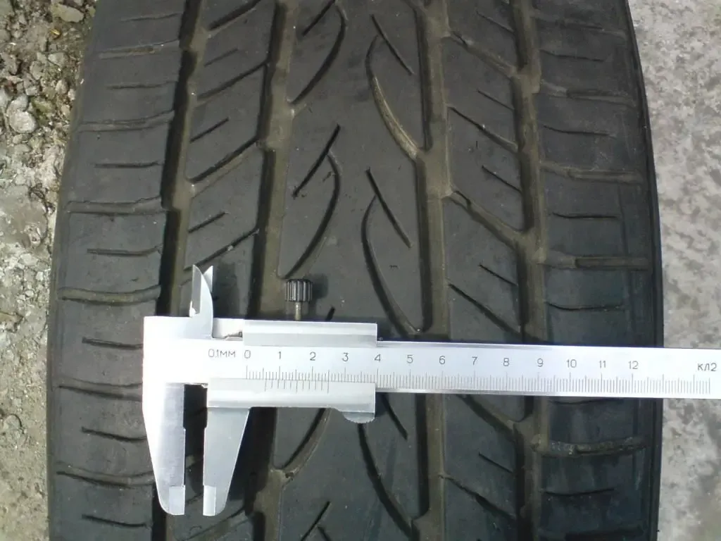 продам резину 215Х45 R17 лето 4 шт YOKOHAMA