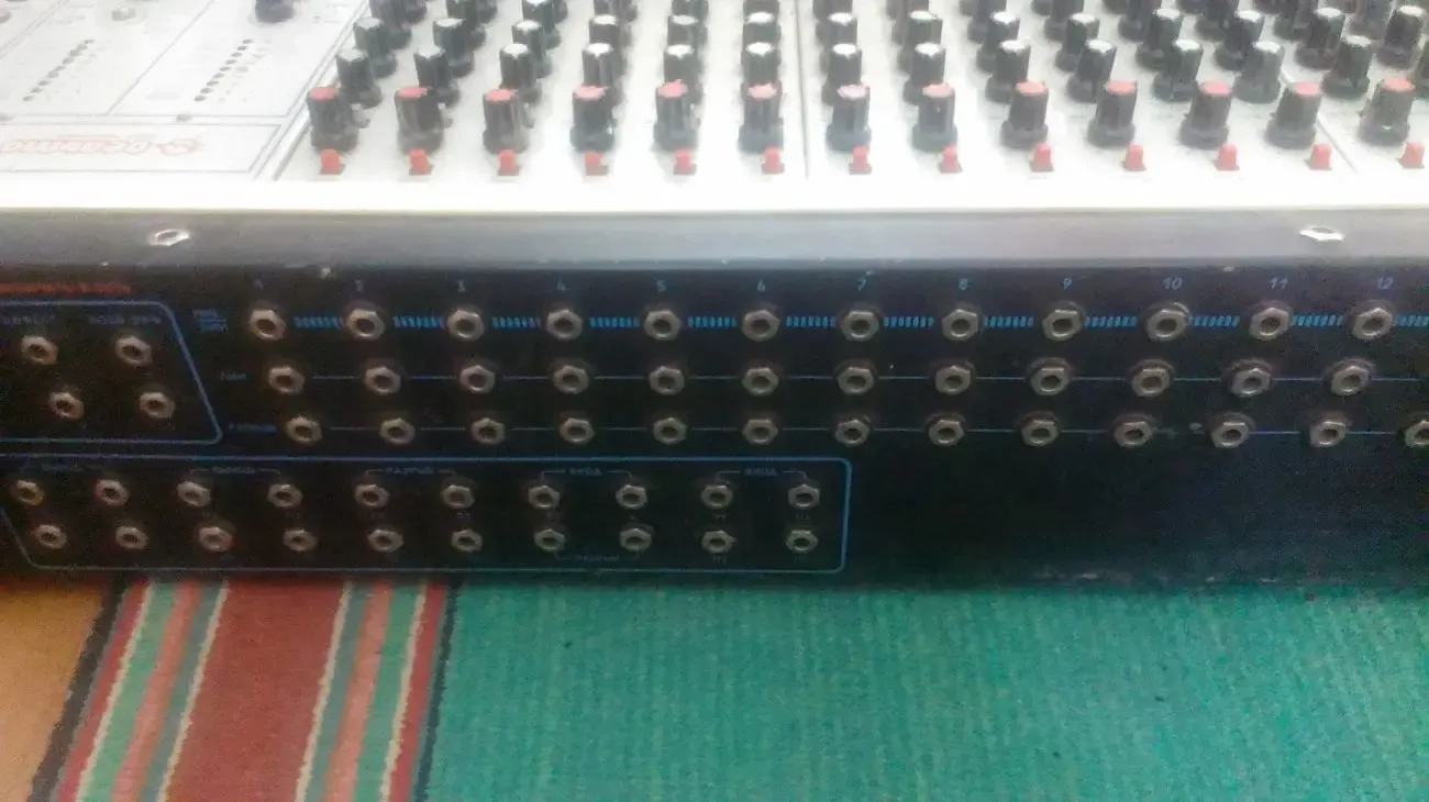 Продам микшерский пульт Дельта 18 в рабочем состоянии. 9
