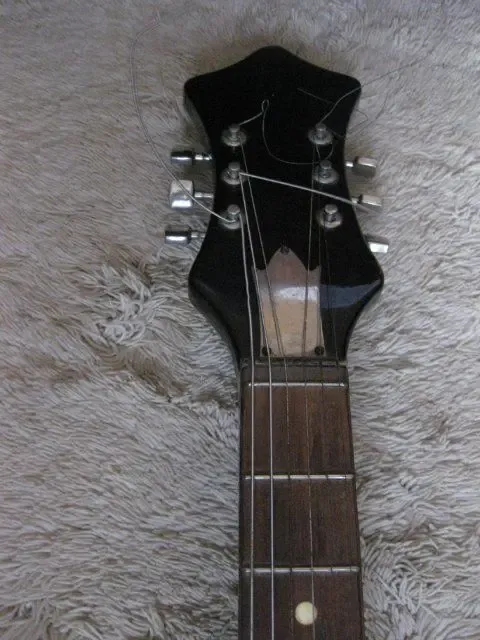 Продам электрогитару 