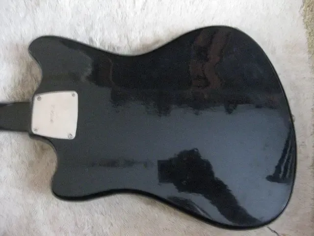 Продам электрогитару 