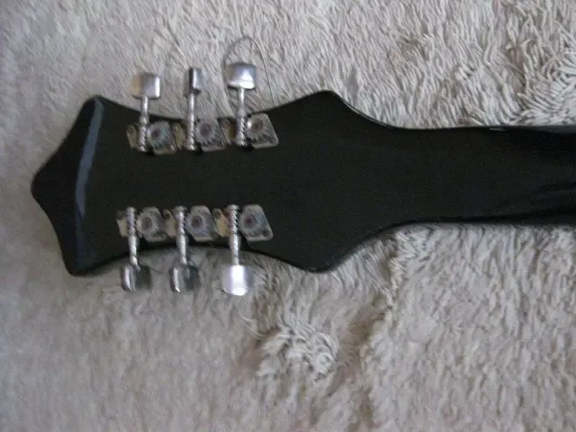 Продам электрогитару 