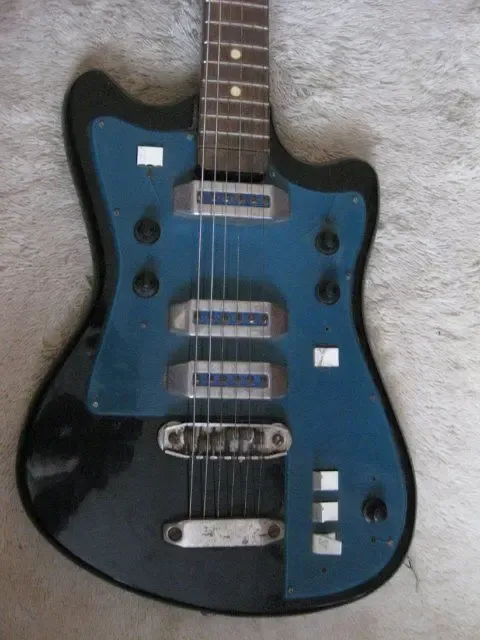 Продам электрогитару 