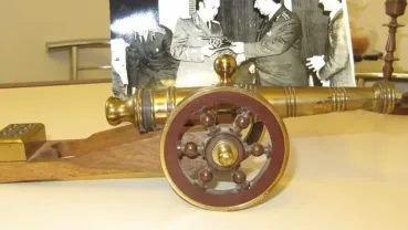 Коллекционный подарочный макет старинной пушки(латунь+дерево)