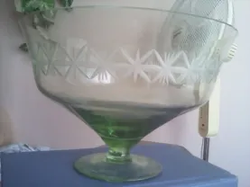 Ваза широкая стеклянная зеленого цвета советская