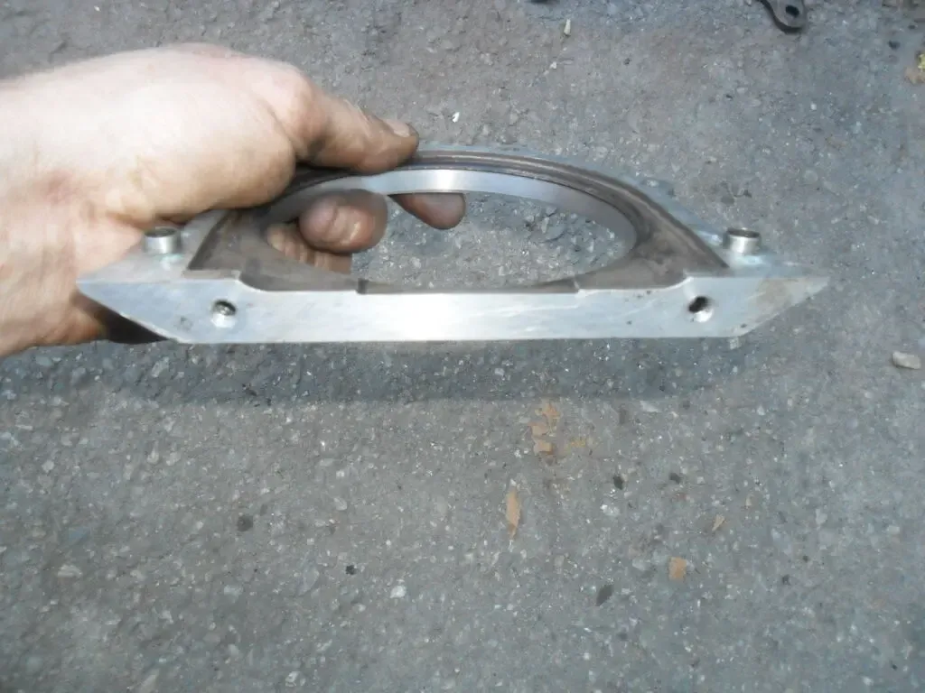 F802-11-310, Крышка коленвала задняя, Мазда 626 GC, FE, оригинал 4