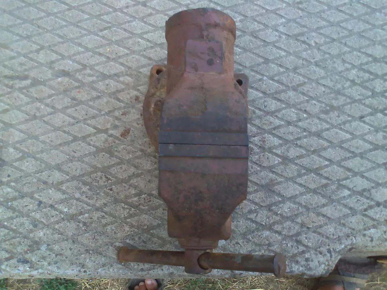 Тиски поворотные,длина губок 80 мм. пр-ва СССР. 5