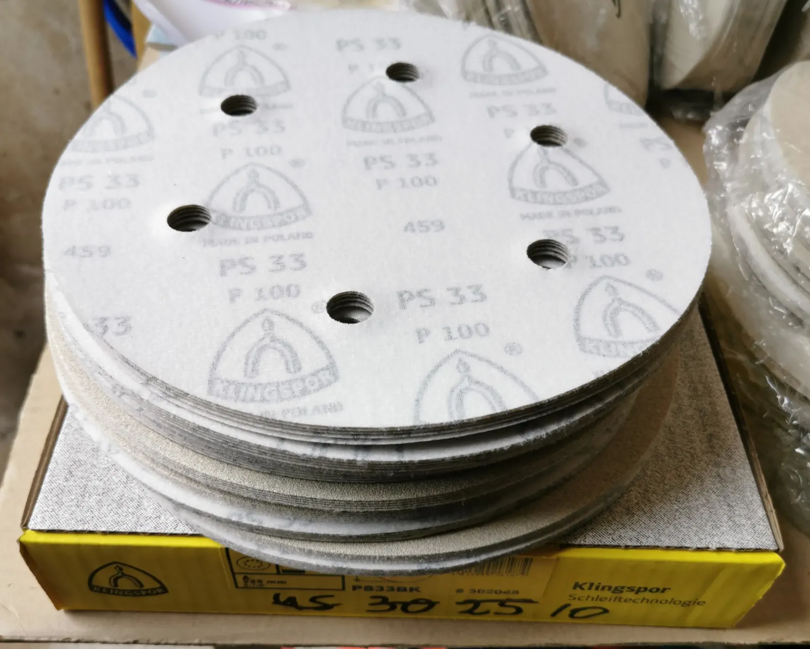 Шлифовальный круг диаметром 225 мм. на 6 отверстий, 8 и 10 для жирафа 8