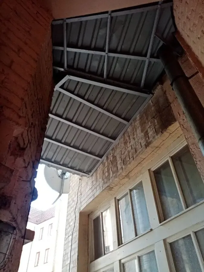 Замена (демонтаж - монтаж) козырька над окном промышленным альпинистом 10