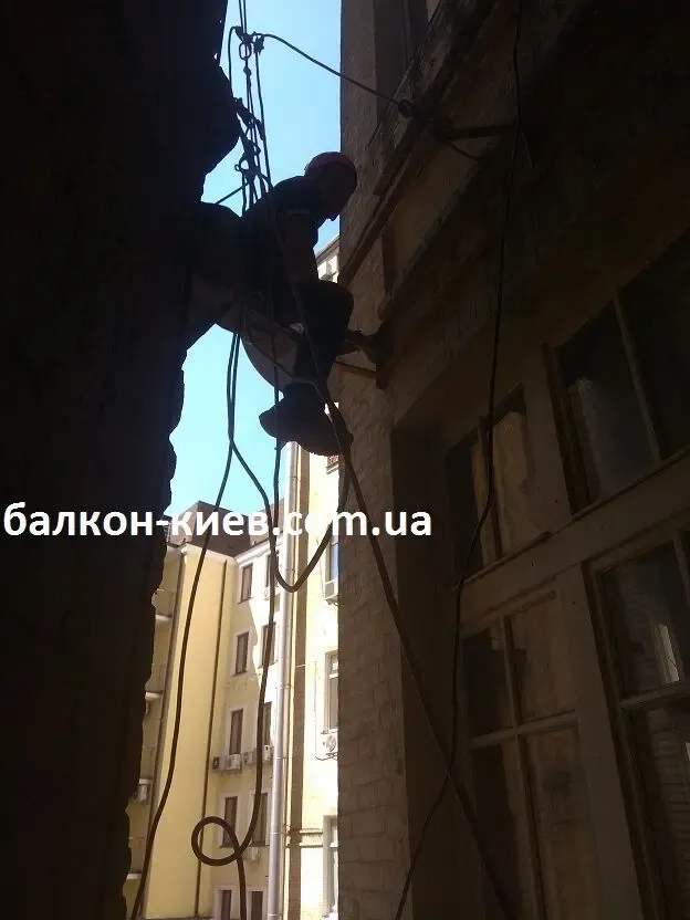 Замена (демонтаж - монтаж) козырька над окном промышленным альпинистом 3