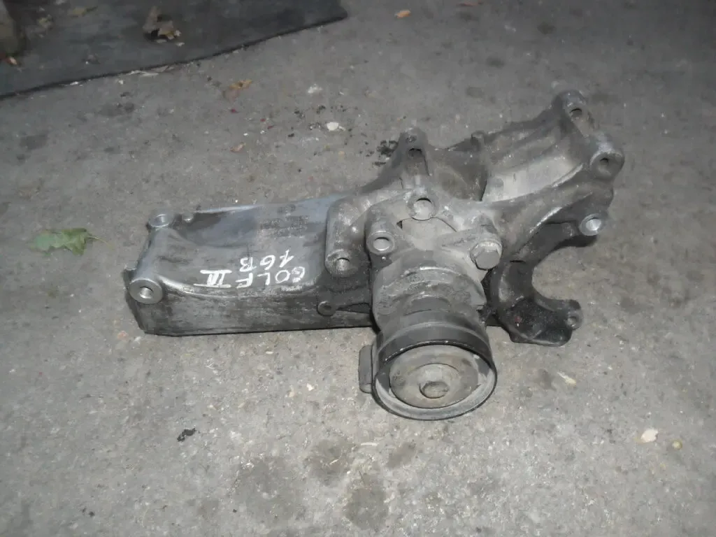 VAG 032145169H, Кронштейн генератора Фольксваген Гольф 3, 1.6 бензин