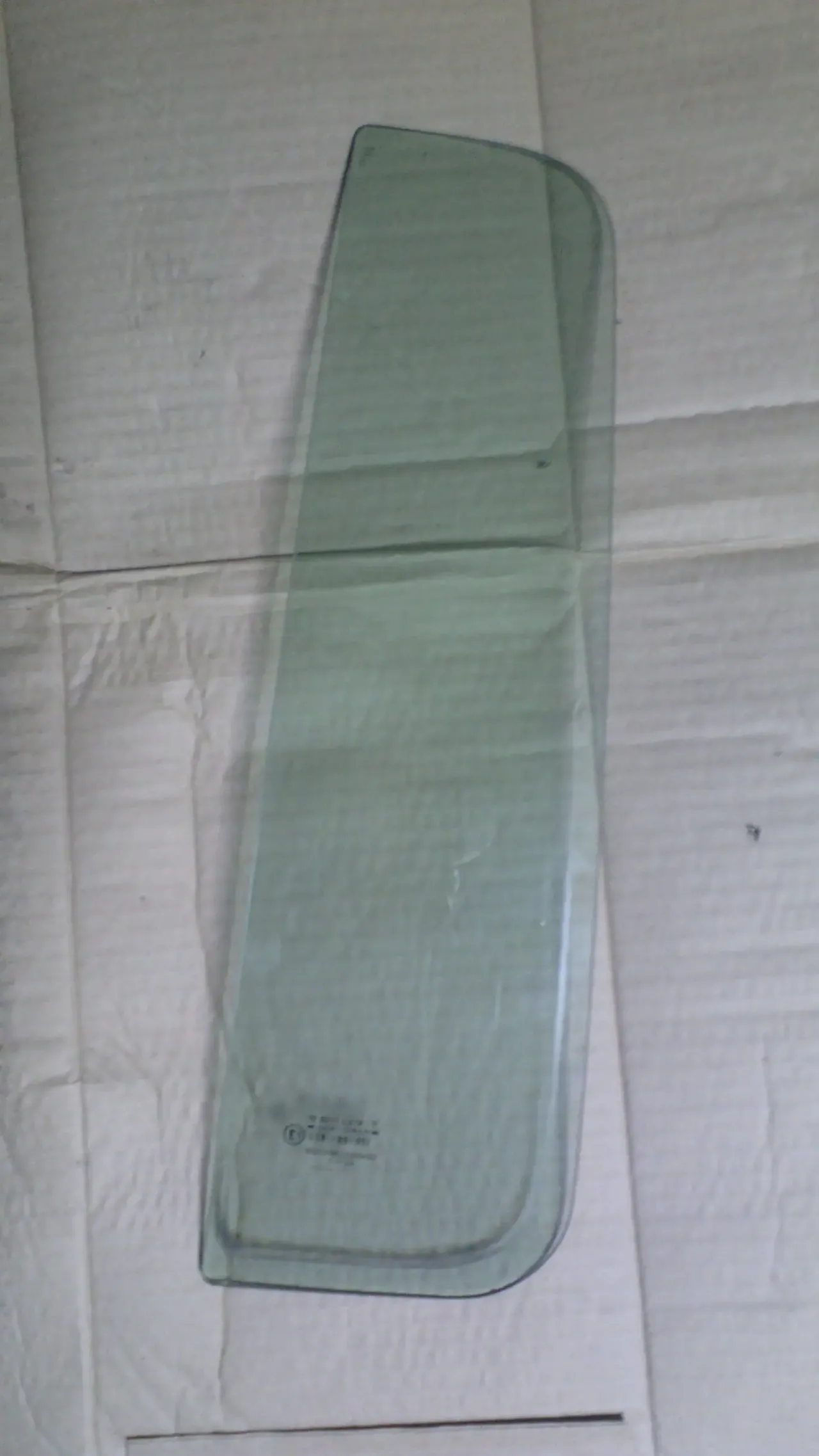 Стекло задней левой двери	6157084 Форд Сиерра -93г.в. универсал