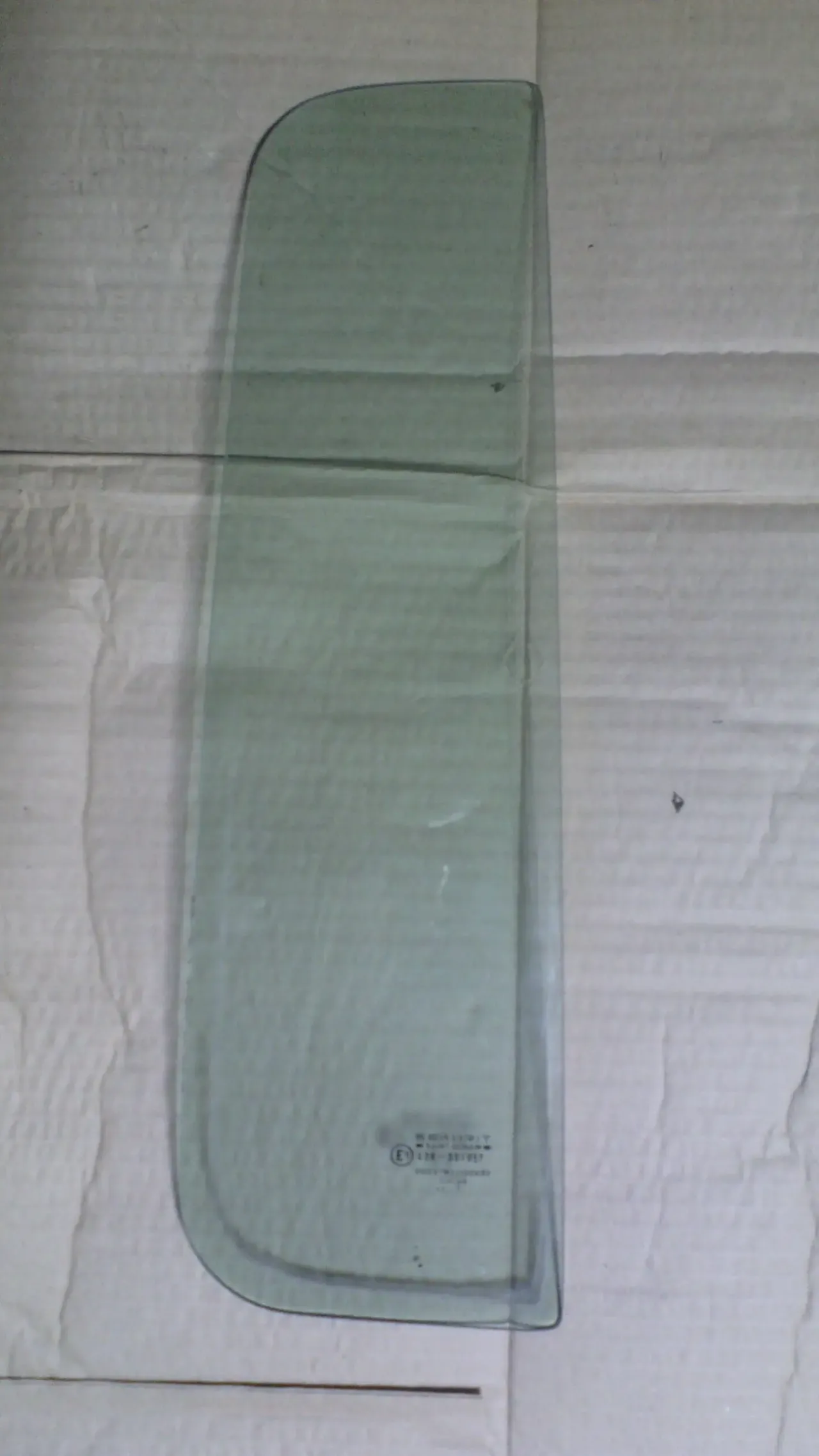 Стекло задней правой двери 6157082 Форд Сиерра -93г.в. универсал