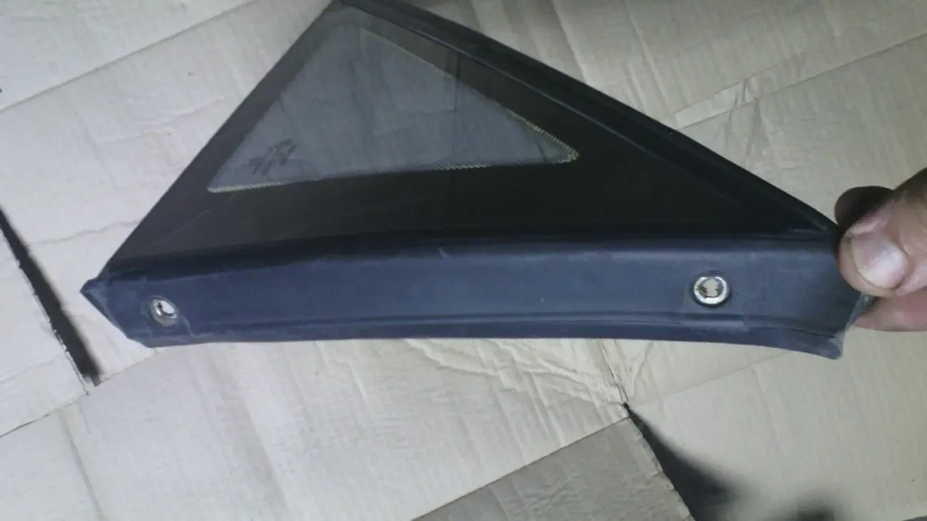 Стекло боковое заднее правое 90229176 Опель Омега 87-93г.в. седан 3