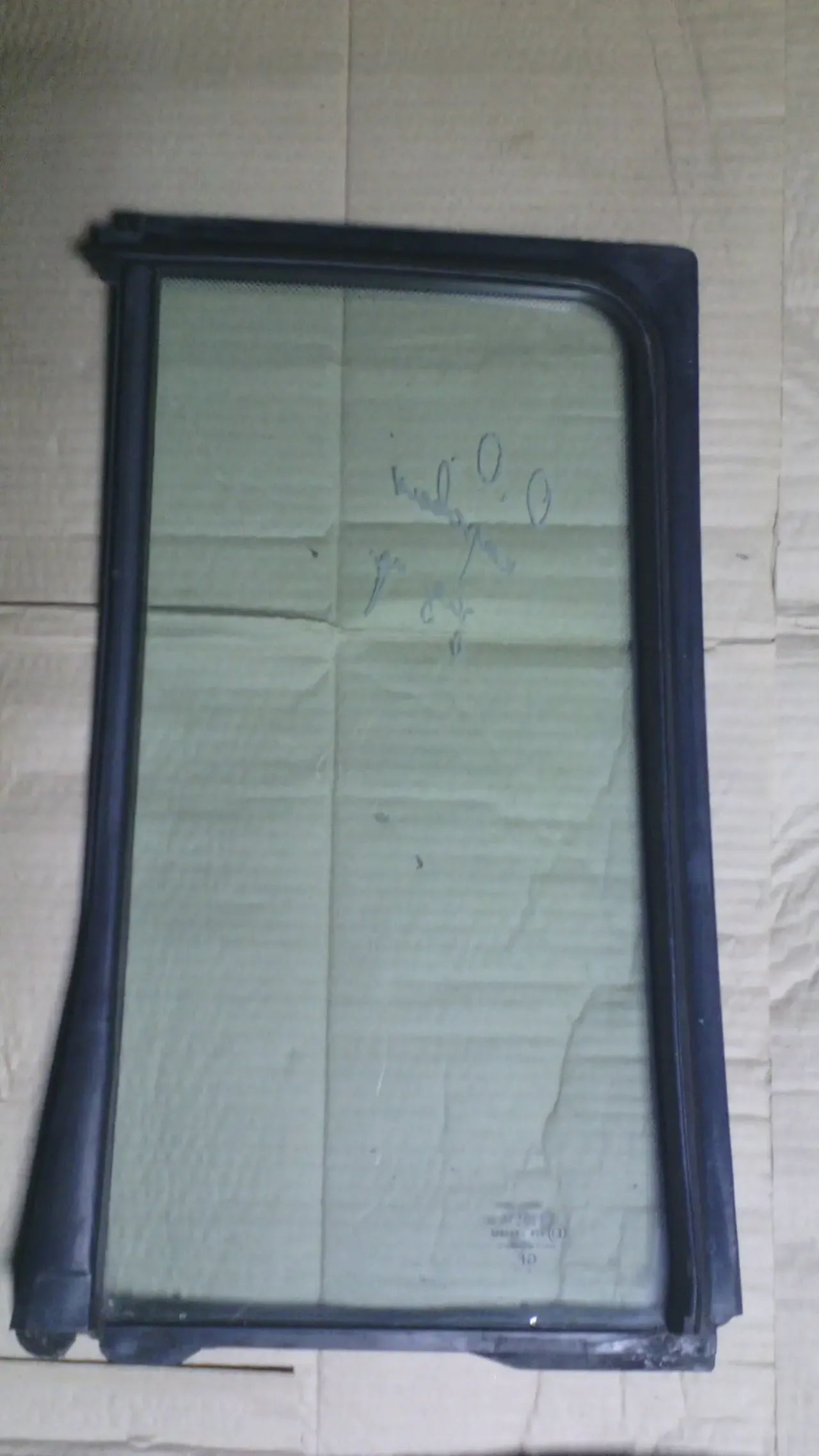 Стекло задней правой двери 90224782 Опель Омега 87-93г.в. универсал 2