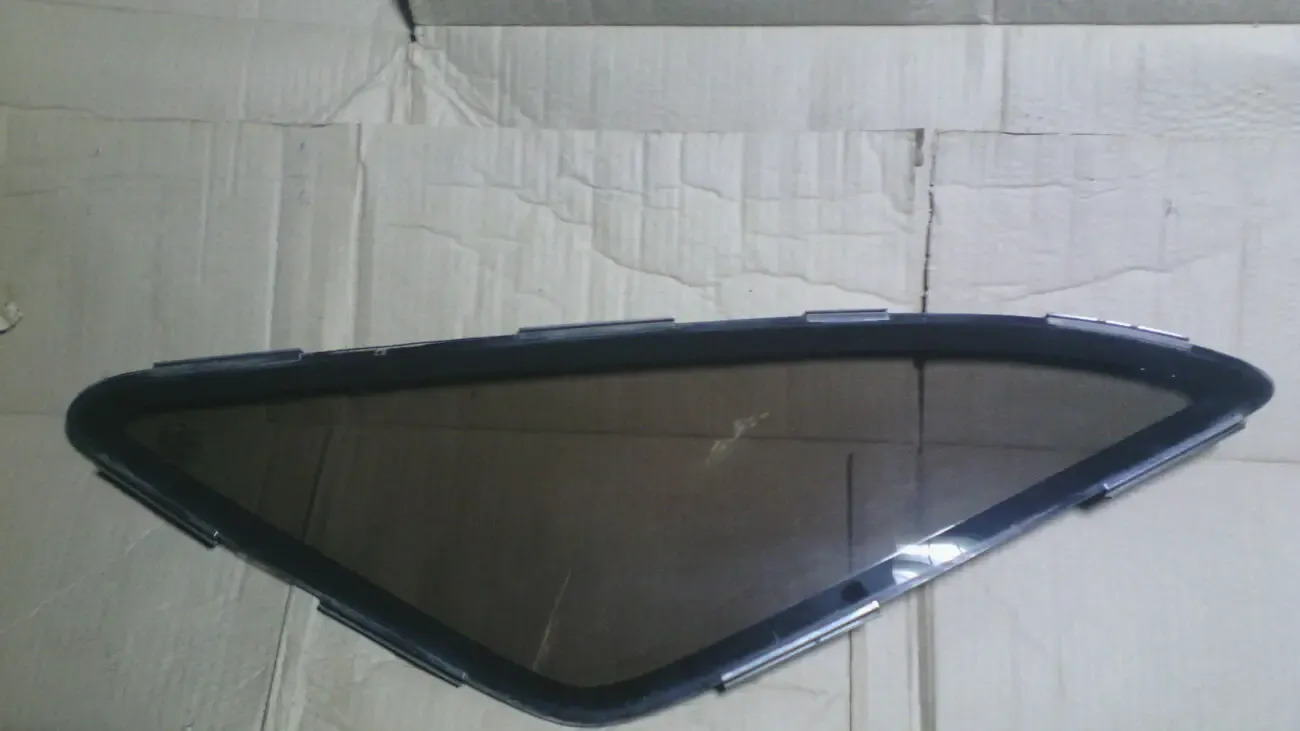 Стекло боковое заднее правое 6137716 Форд Сиерра 82-86г.в. хетчбек