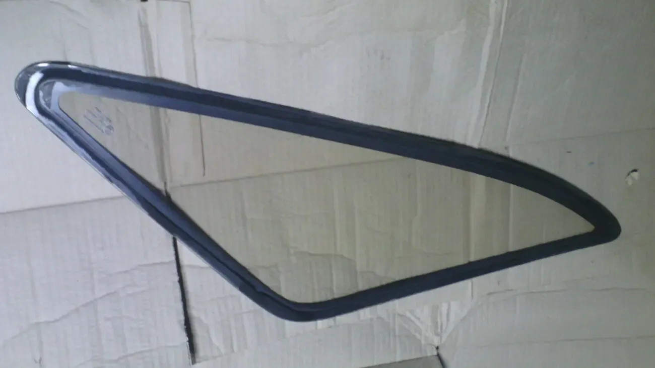 Стекло боковое заднее левое 6137718 Форд Сиерра 82-86г.в. хетчбек 2