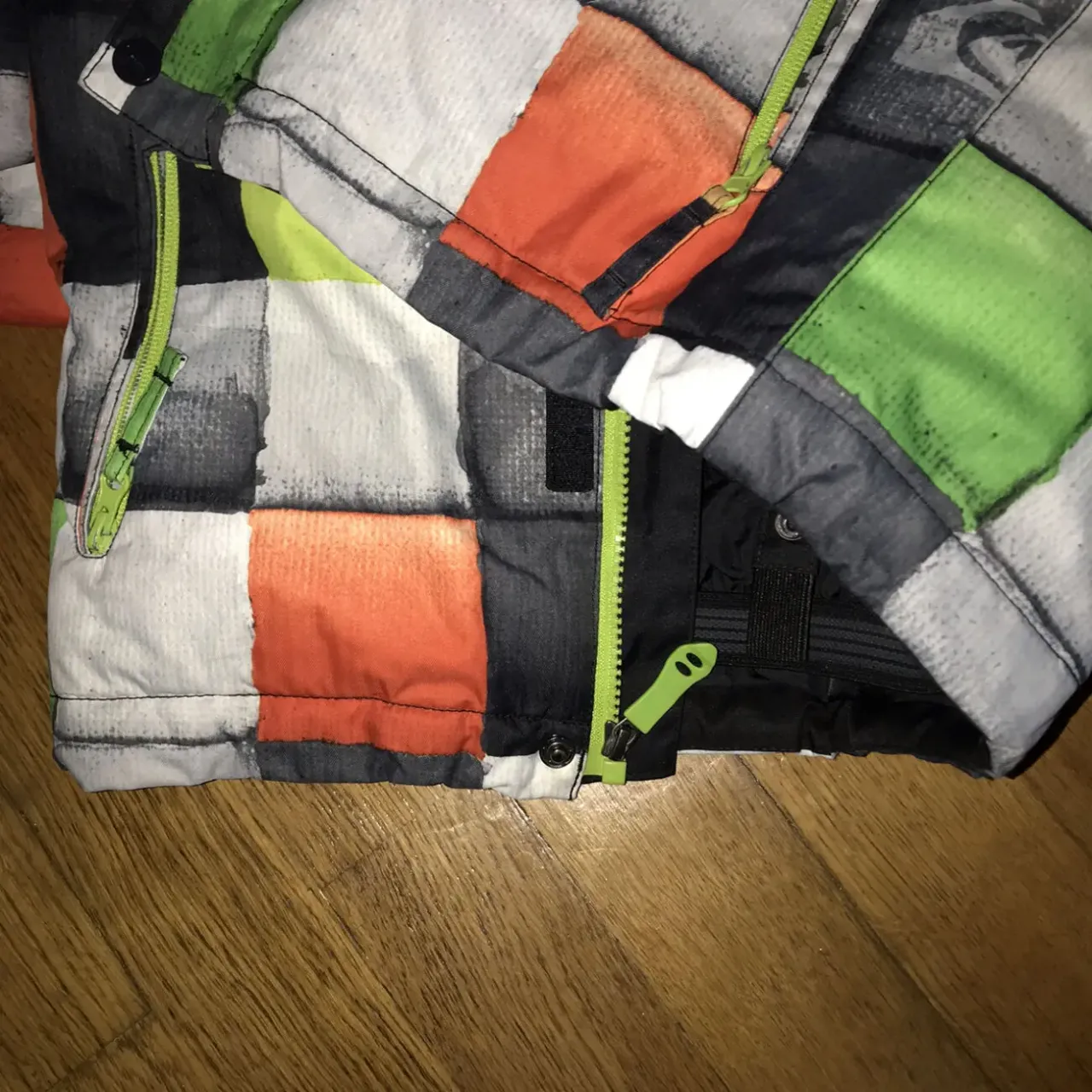Куртка детская б/у для сноуборда/ г.лыж/ повс.исп. ф.Quiksilver,р.10к 9