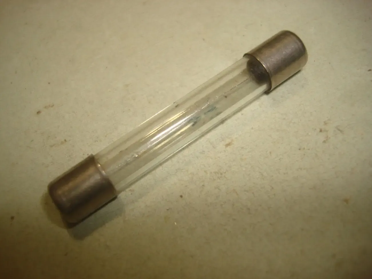 Предохранители    Держатели ДВП ДПК   плавкой  вставки 7