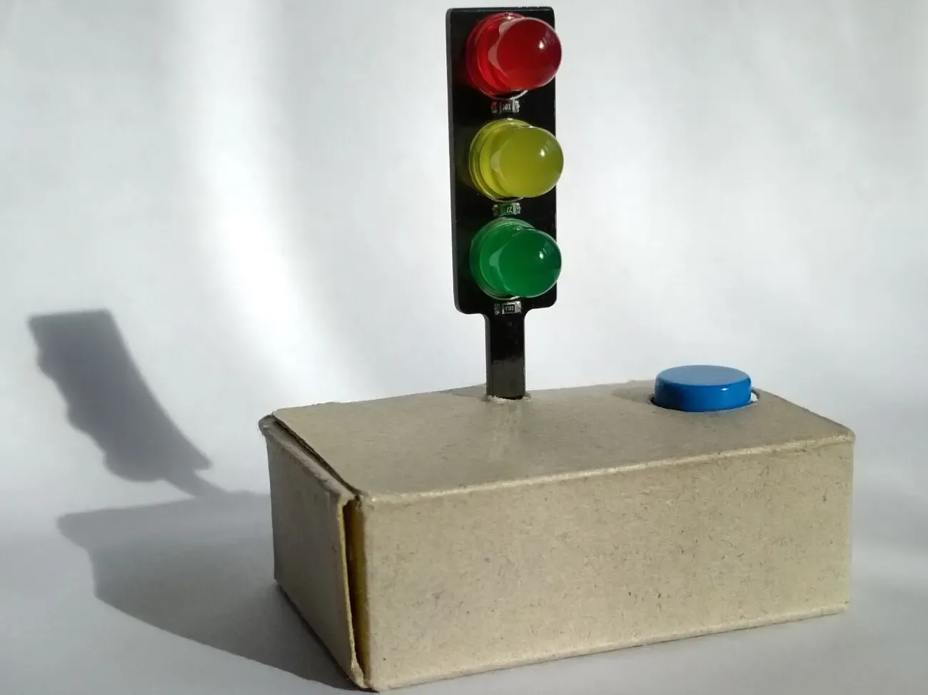 Светофор для настольных игр (путь в мир микроконтроллеров и программир
