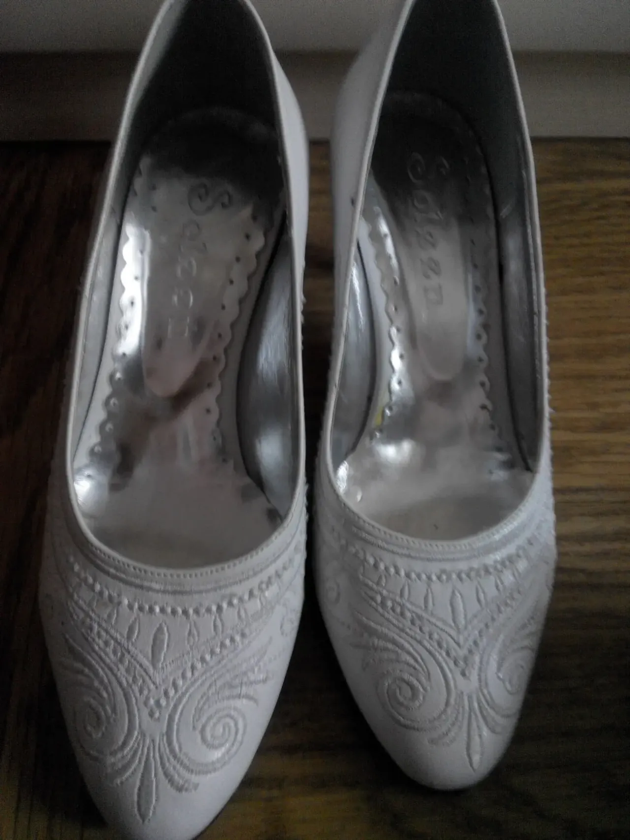 Білі весільні туфлі 7