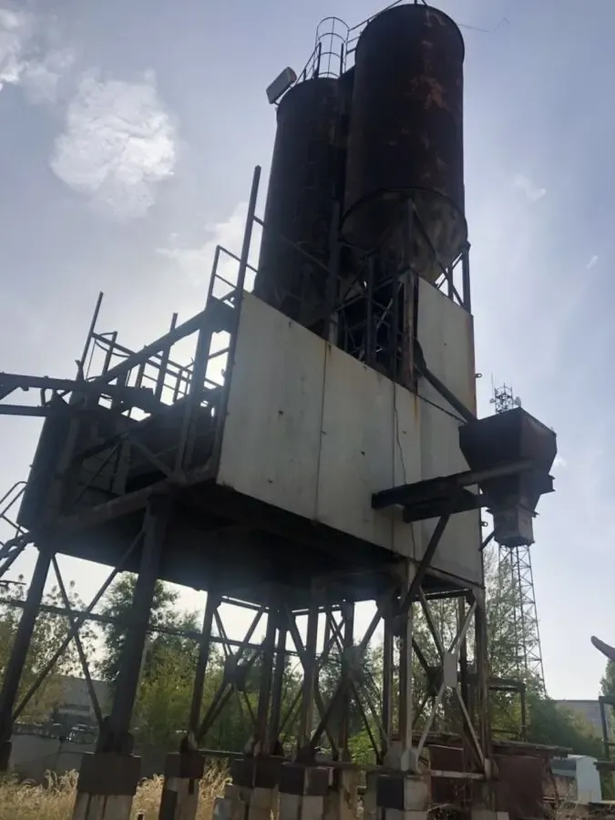 Силос для цемента и сыпучих материалов , бочка , емкость с стойками 2