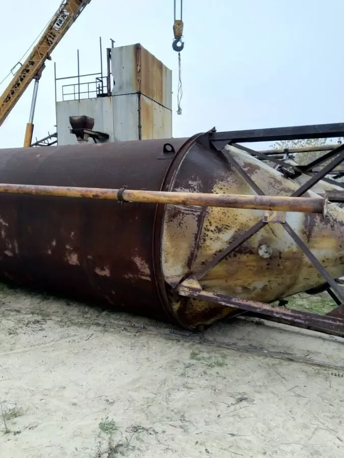 Силос для цемента и сыпучих материалов , бочка , емкость с стойками 4