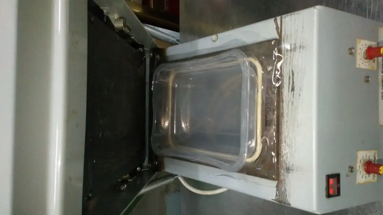 Термоупаковщик для упаковки продуктов в лотки 4