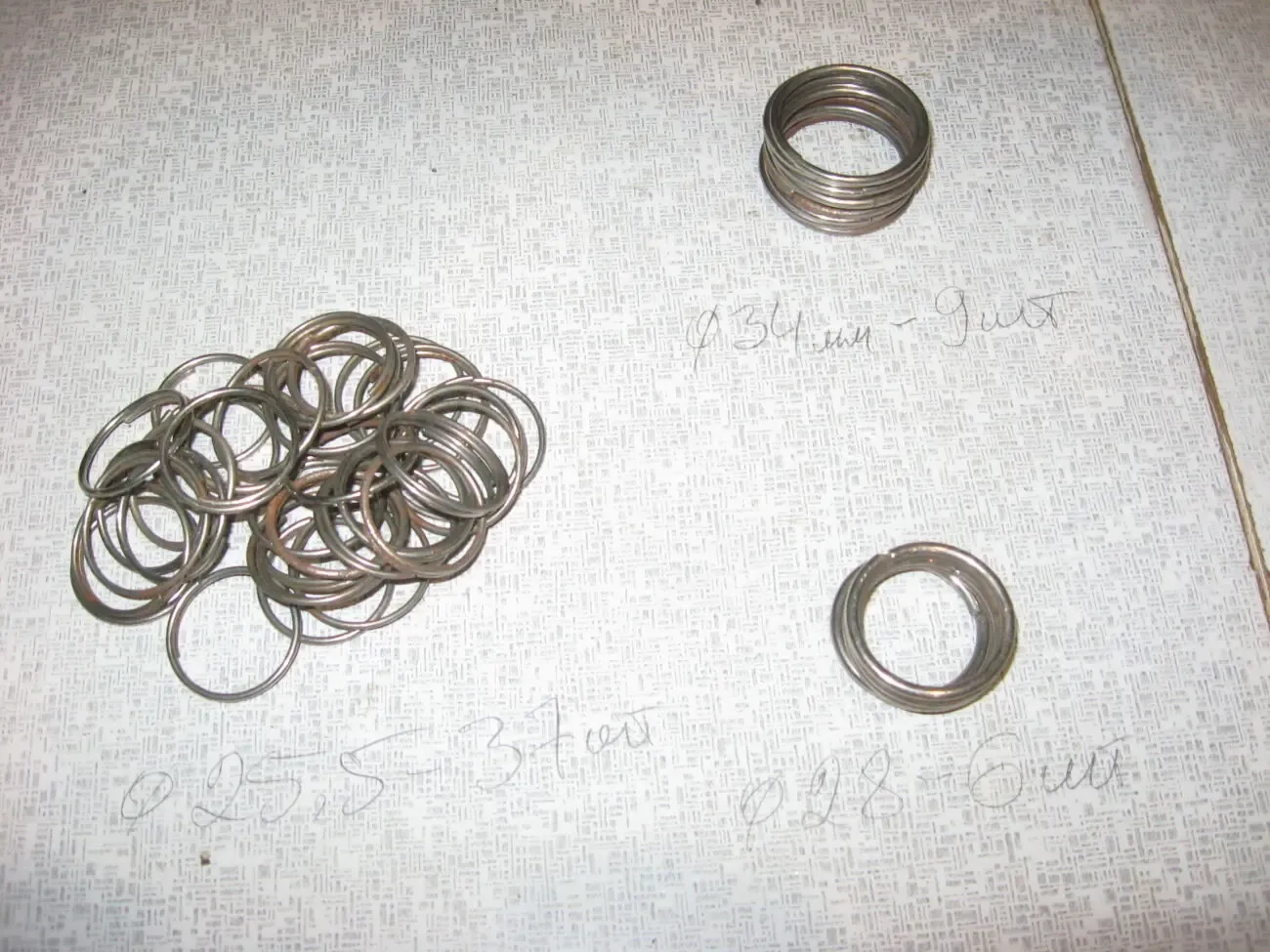 Кольца крепления для карнизов.