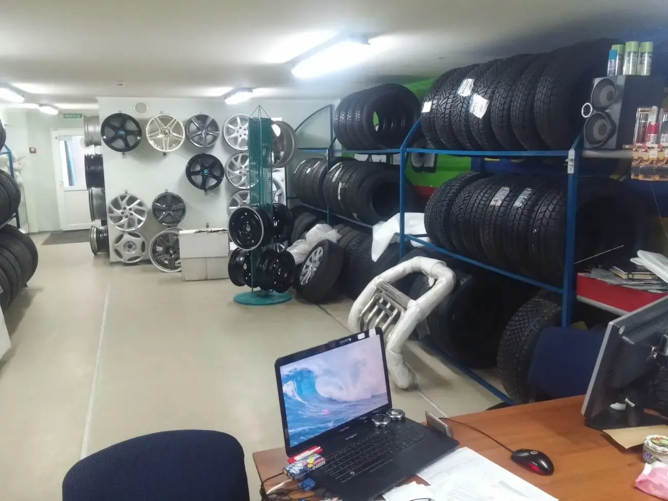 продам  внедорожные , легковые , грузовые и сельхоз шины и диски 3