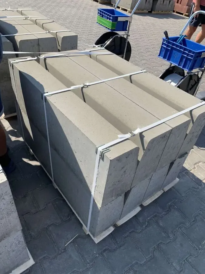 Борт дорожній