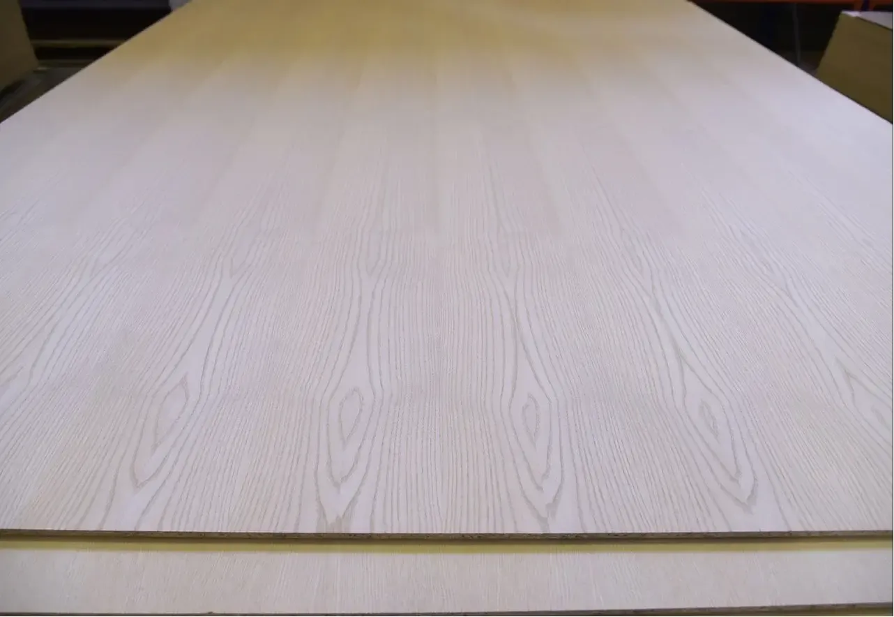 ДСП плита шпонированная Белым Ясенем 9 мм
