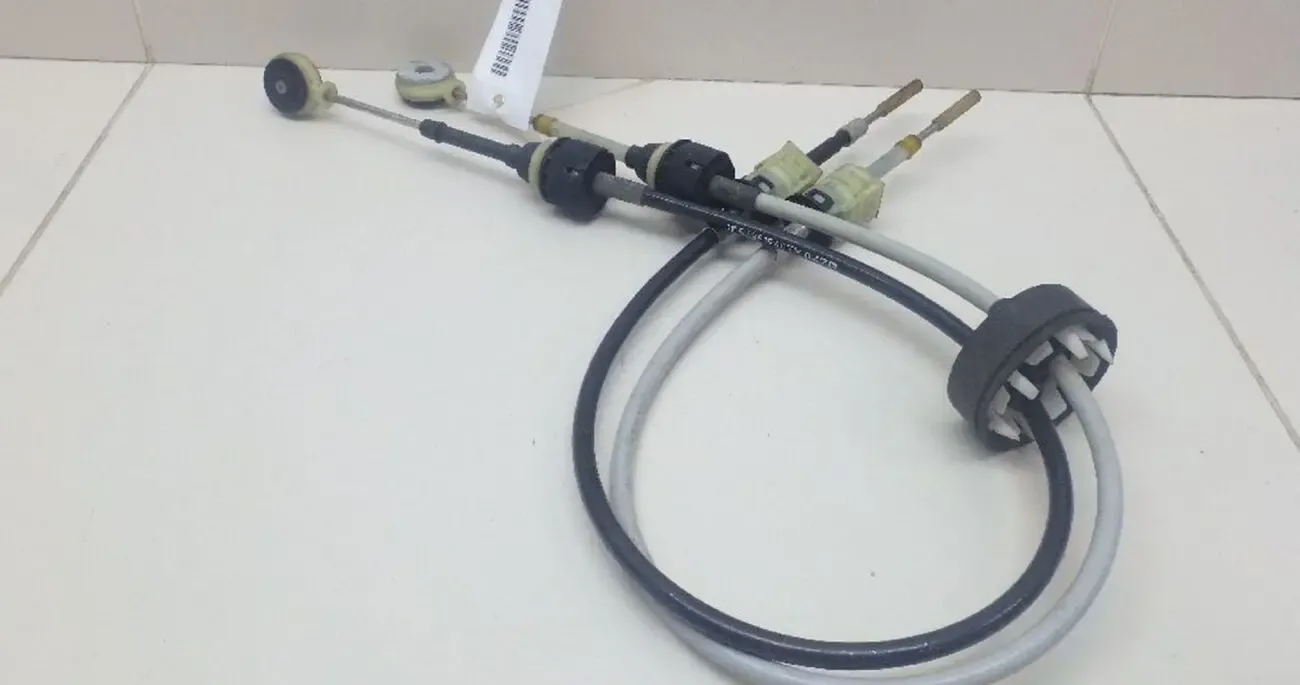 трос переключения КПП Opel Zafira B 55351949