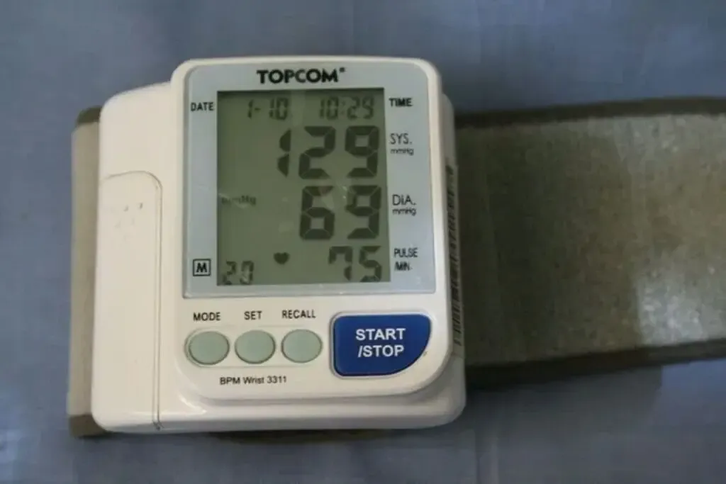 Тонометр для измерения давления Topcom BPM Wrist 3311.# 2