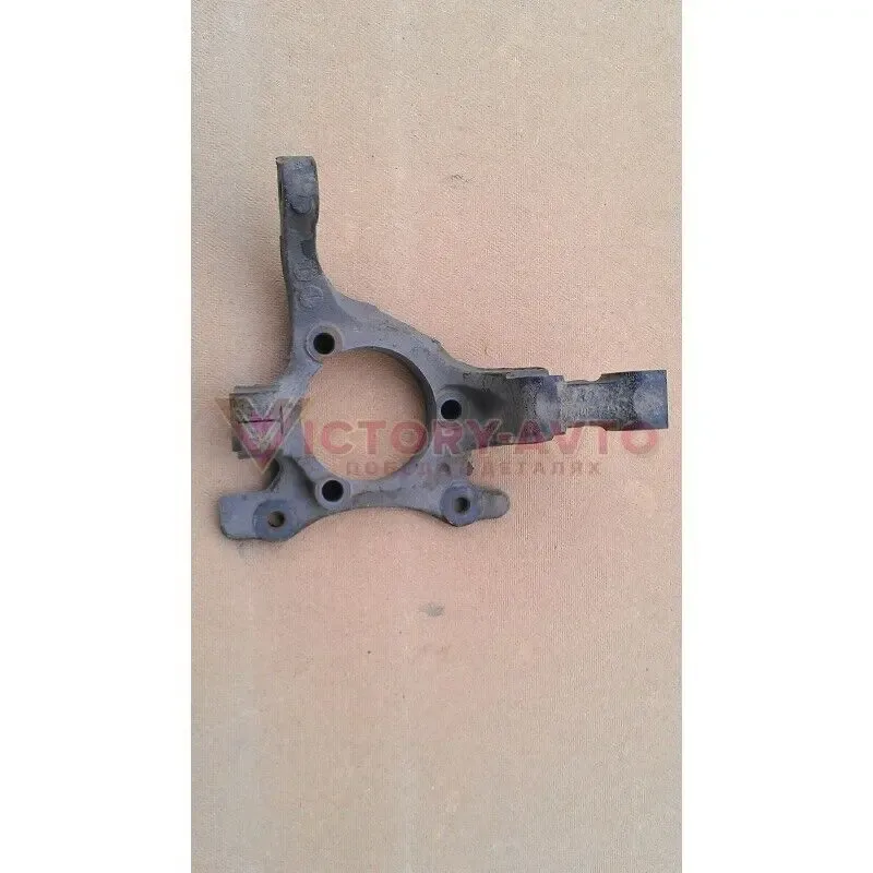 Поворотный кулак правый Opel Astra H 1.7 дизель 13156048