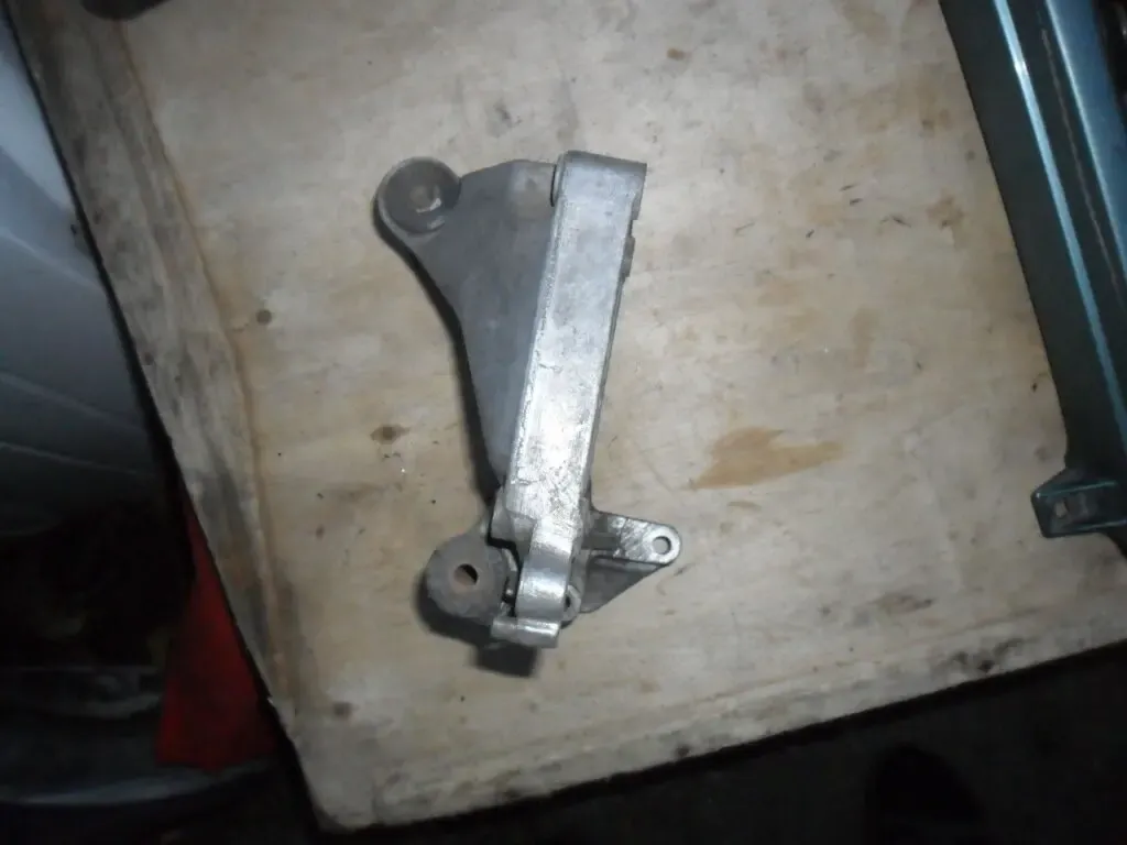 BMW 1721865, Кронштейн генератора БМВ М40, BMW 12311721865, оригинал 10